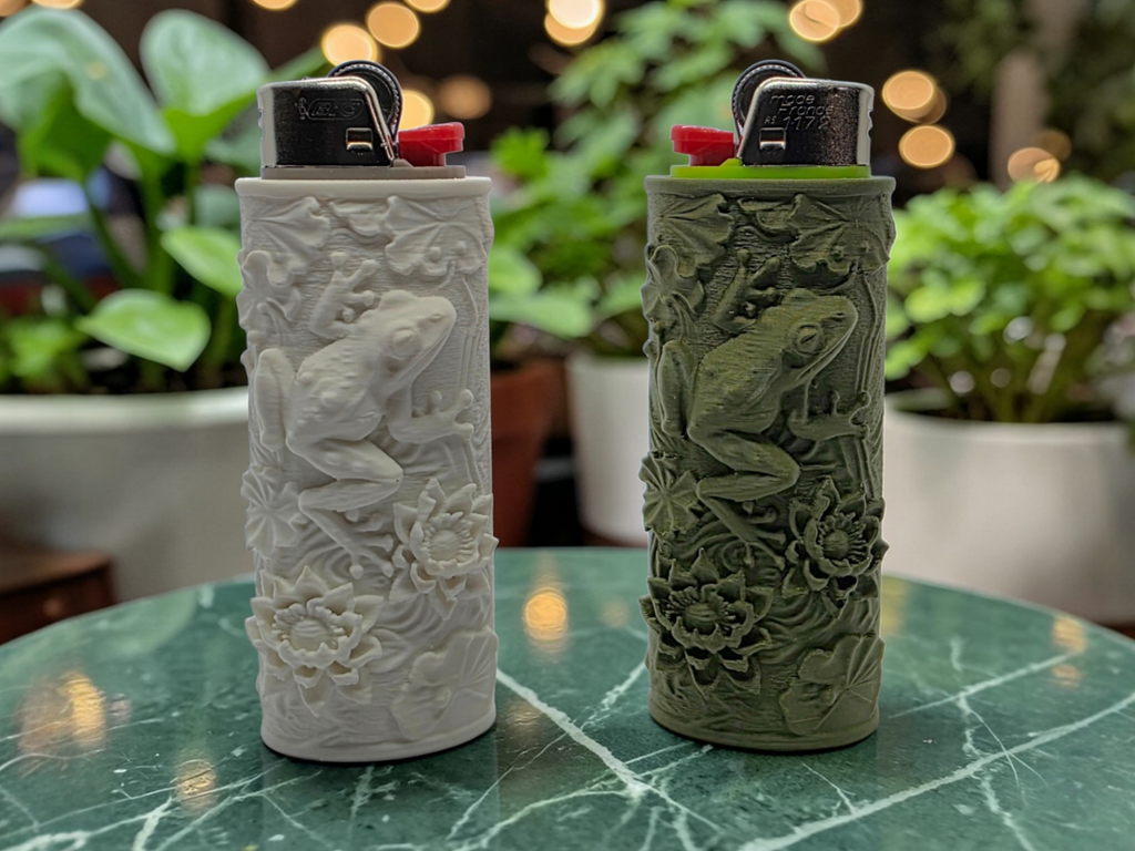 Raised Frog Standard Lighter Sleeve